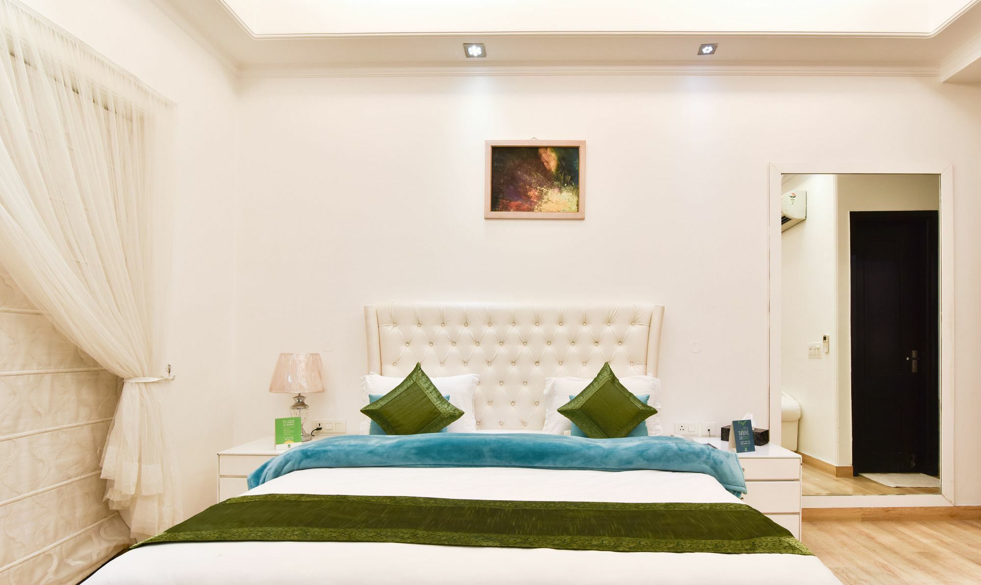 Treebo Trend The G8 Sector 39 Hotel Noida Exterior photo