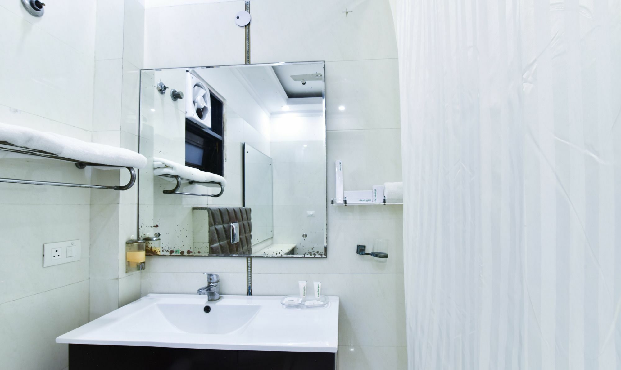 Treebo Trend The G8 Sector 39 Hotel Noida Exterior photo
