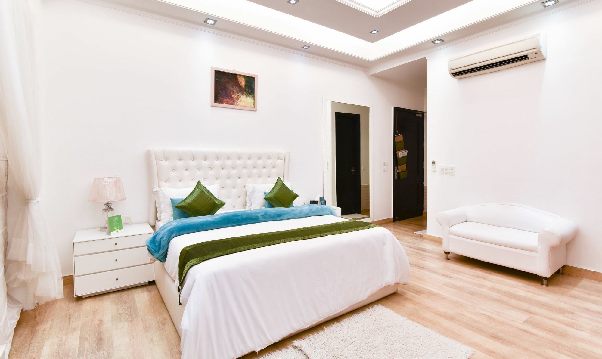 Treebo Trend The G8 Sector 39 Hotel Noida Exterior photo